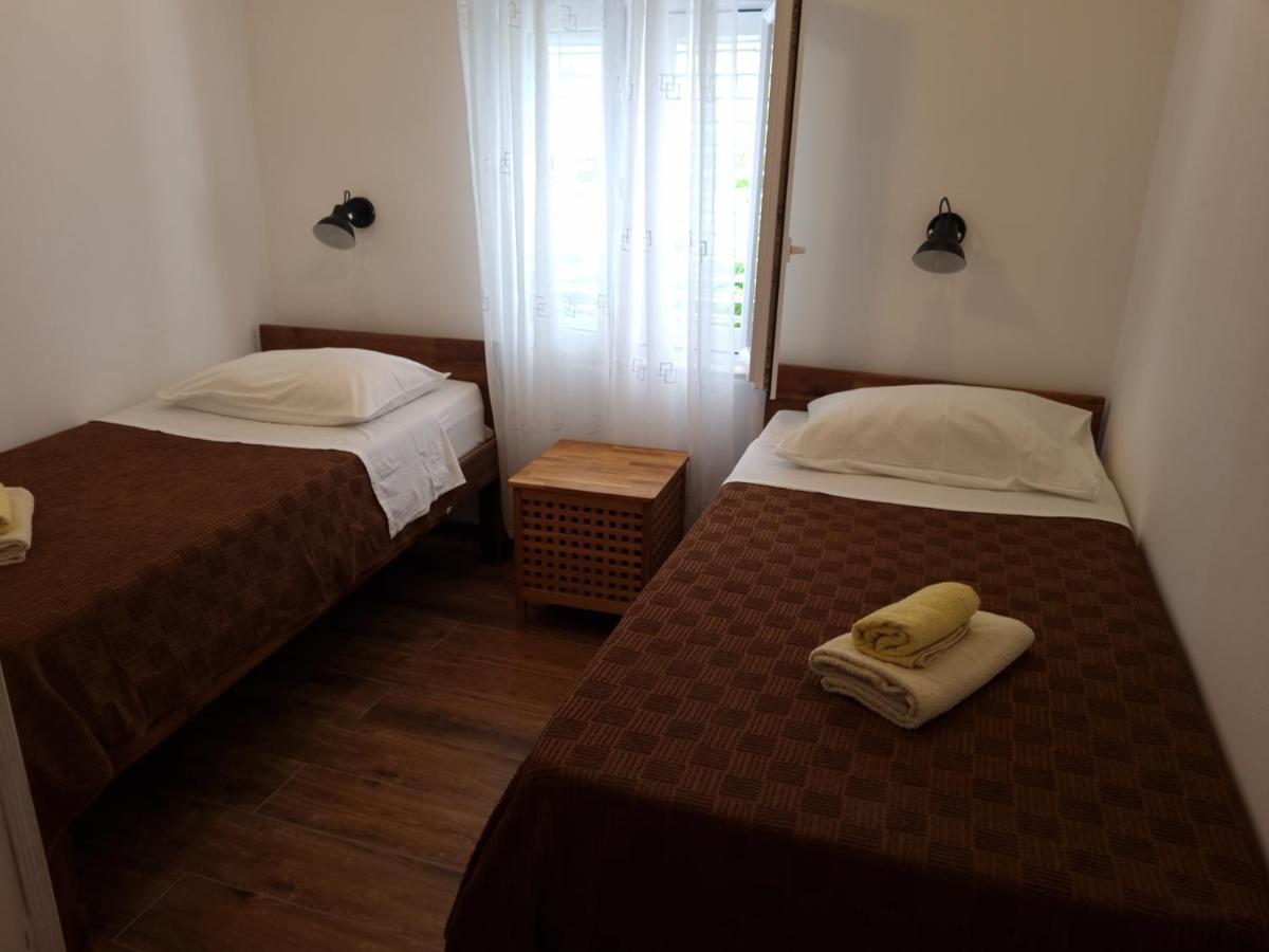 Delmar Apartment Komiža Екстериор снимка