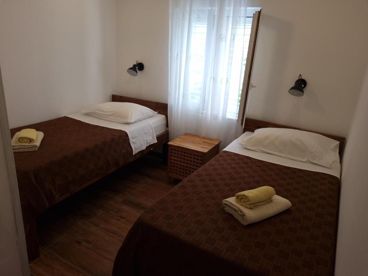 Delmar Apartment Komiža Екстериор снимка