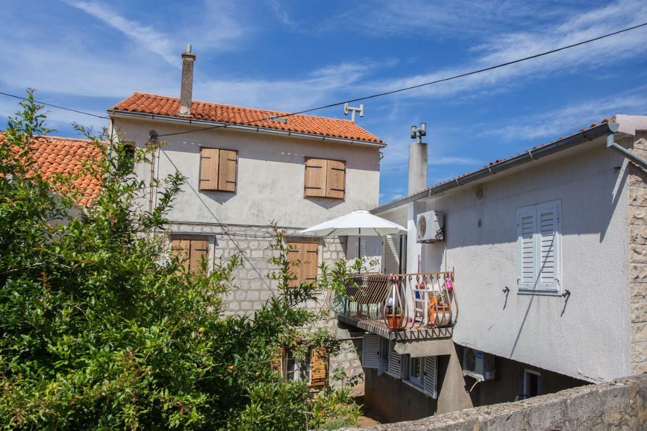 Delmar Apartment Komiža Екстериор снимка